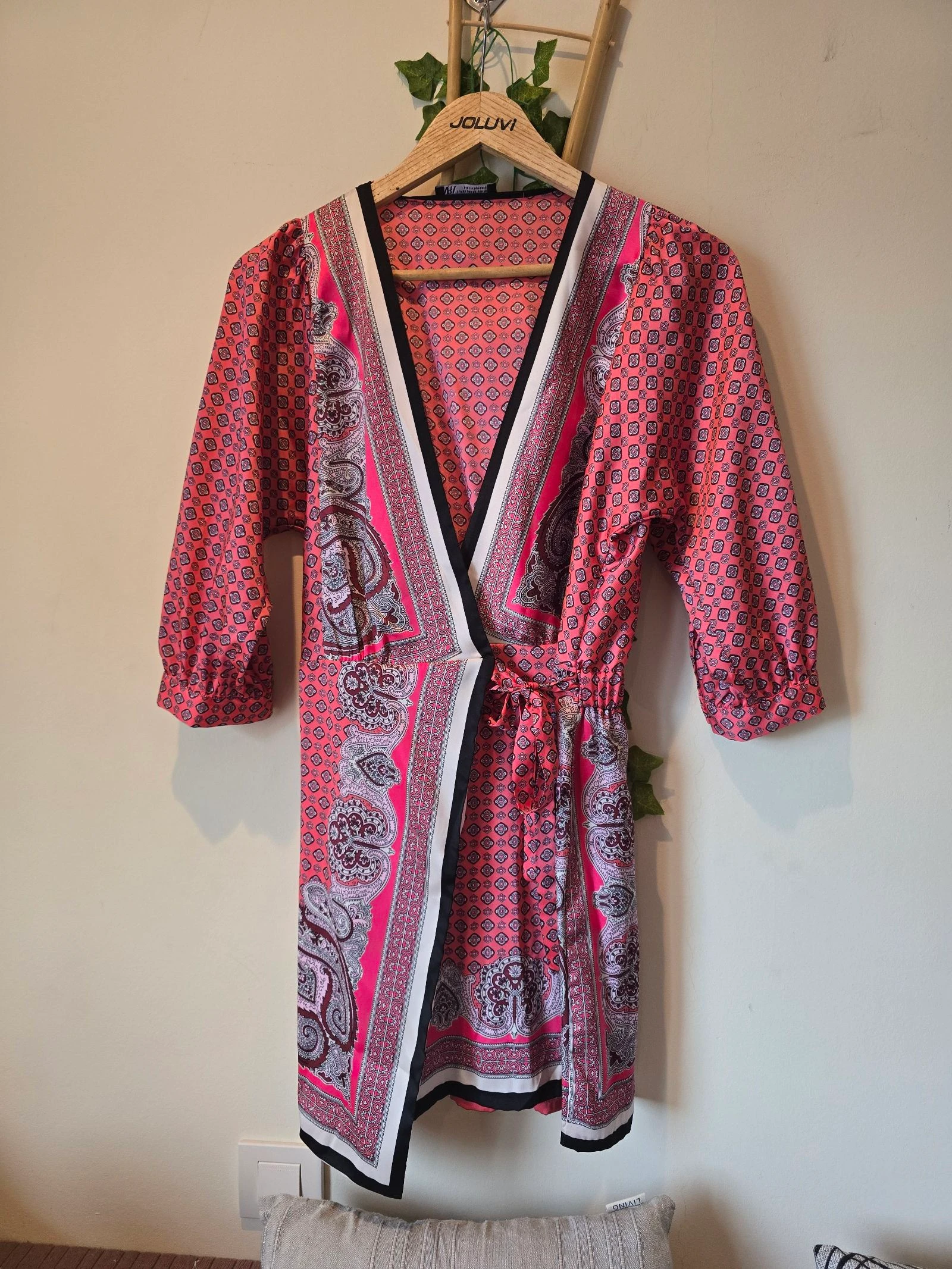 Vestido estilo kimono satinado de Zara -talla XS